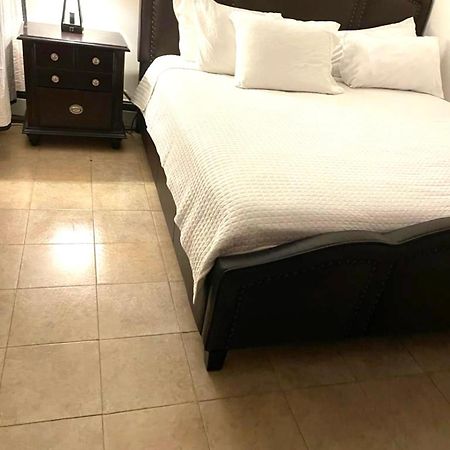 Large 3-Bedrooms/2-Bath Apt, One Block To Train New York Exterior photo