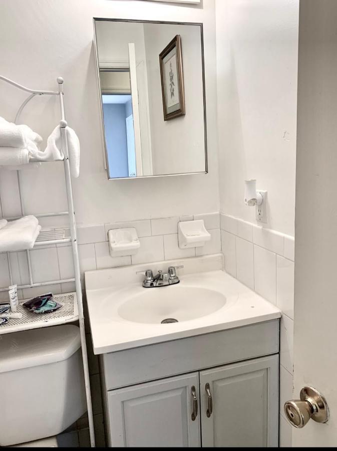 Large 3-Bedrooms/2-Bath Apt, One Block To Train New York Exterior photo