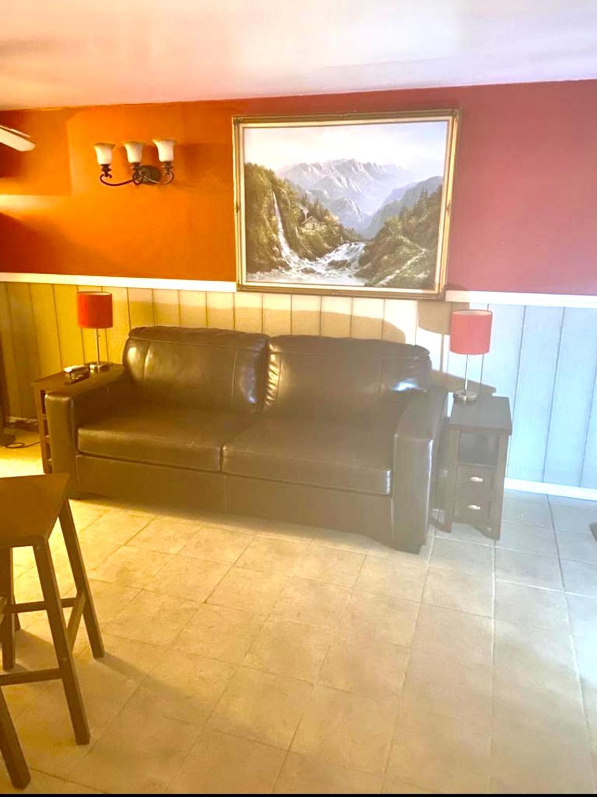 Large 3-Bedrooms/2-Bath Apt, One Block To Train New York Exterior photo